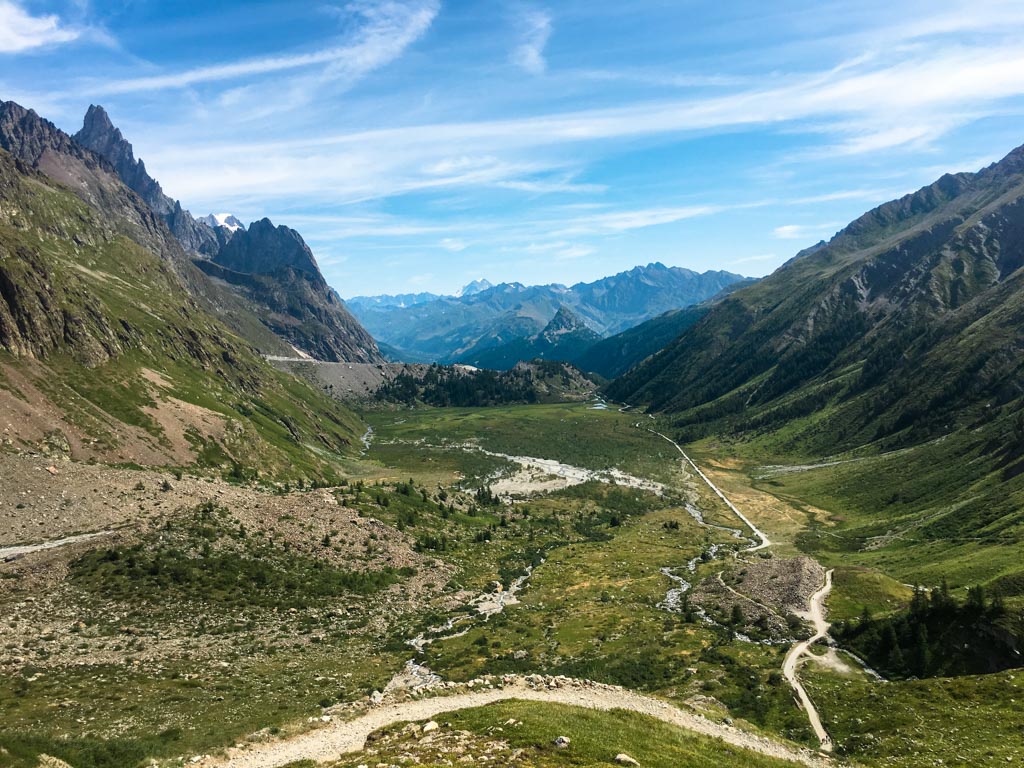 Panorama sulla Val Veny dal Rifugio Elisabetta
