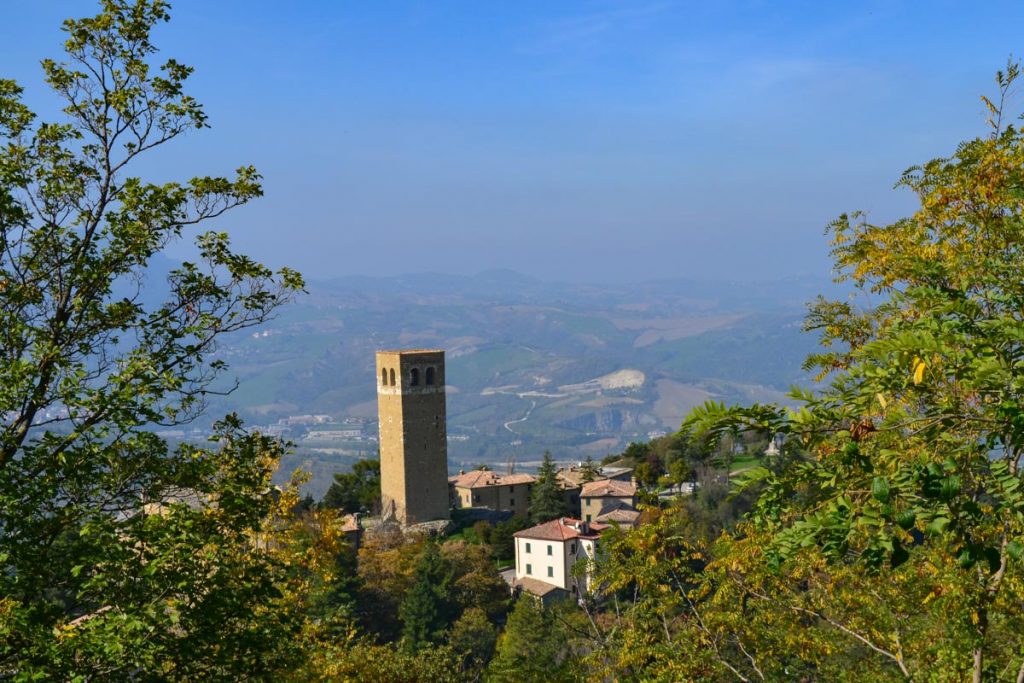 Panorama dalla Rocca di San Leo: la Torre Civica