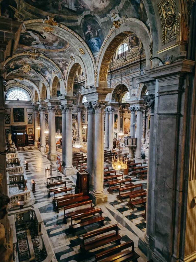 Interno basilica delle Vigne Genova