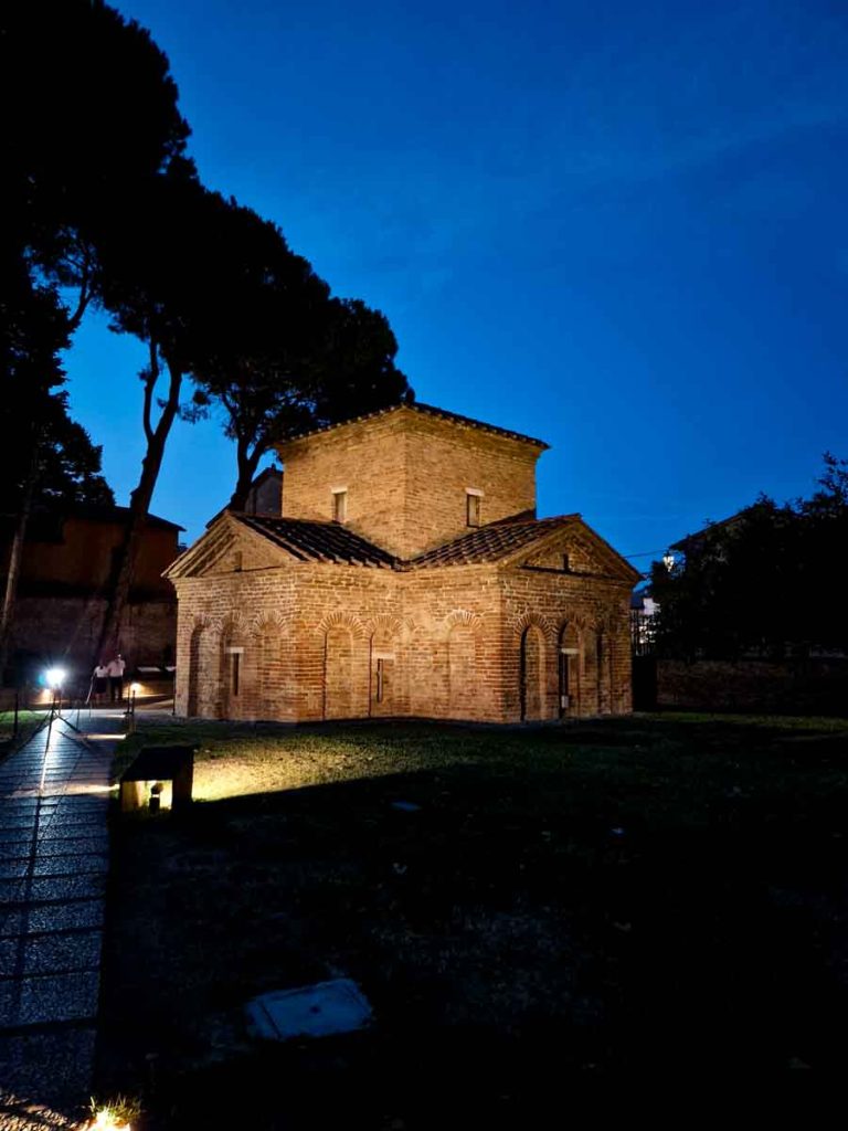 Mausoleo Galla Placidia notte