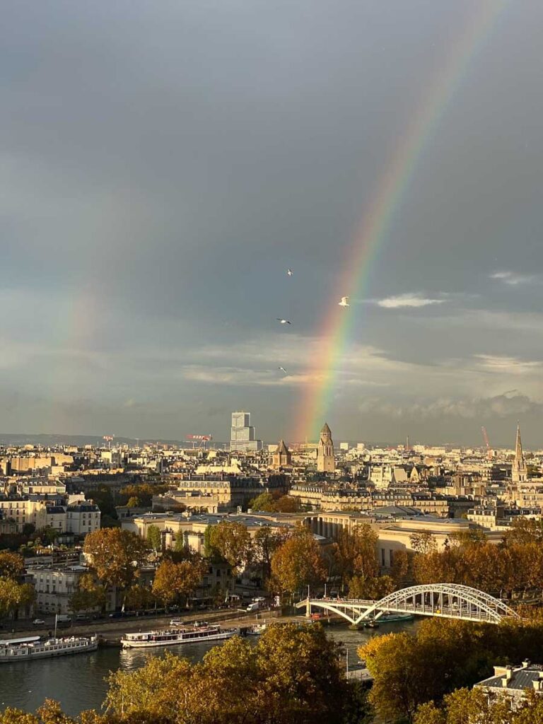 Vista Parigi con arcobaleno