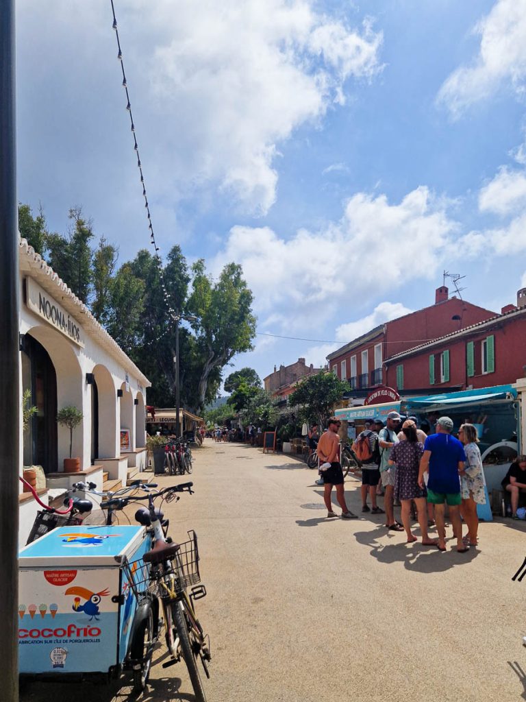 Rue de la Ferme Porquerolles