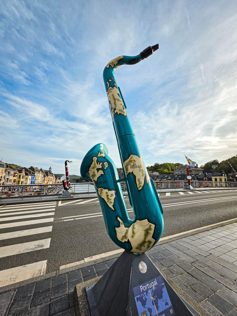 Sassofoni sul ponte a Dinant
